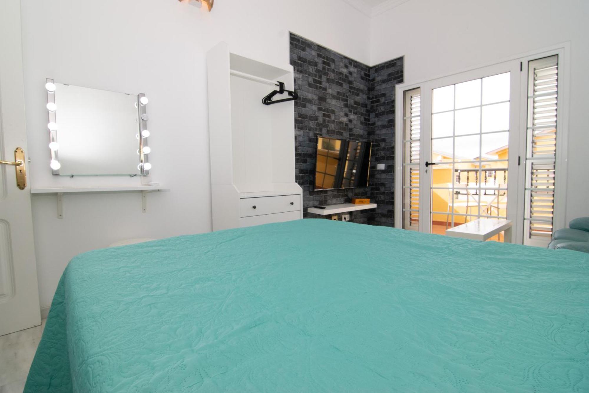 The Safe Point Suites Castillo Castillo del Romeral 外观 照片
